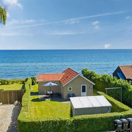 Astrath - 10m From The Sea By Interhome *